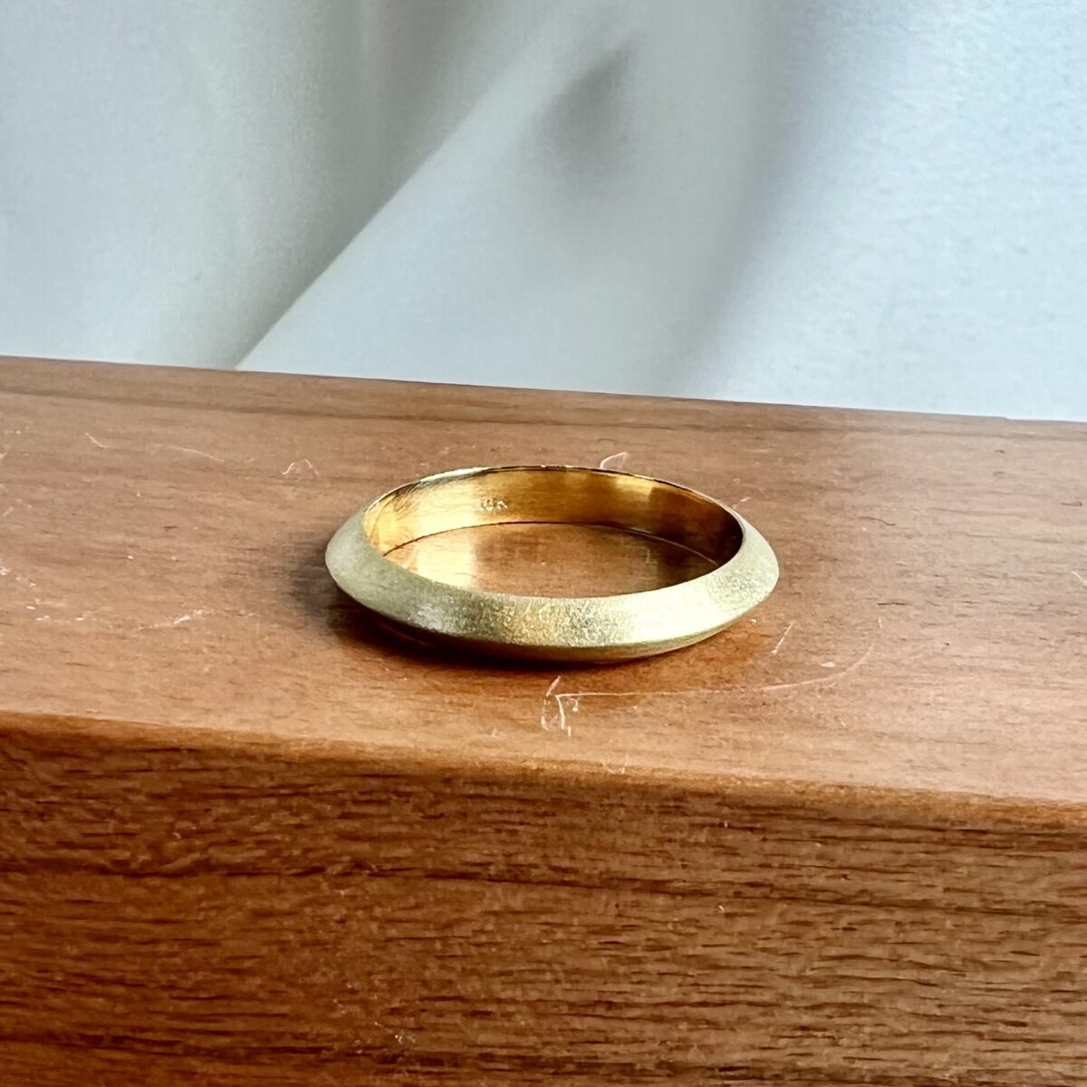 Yellow Gold 2.5mm Knife-edge Band