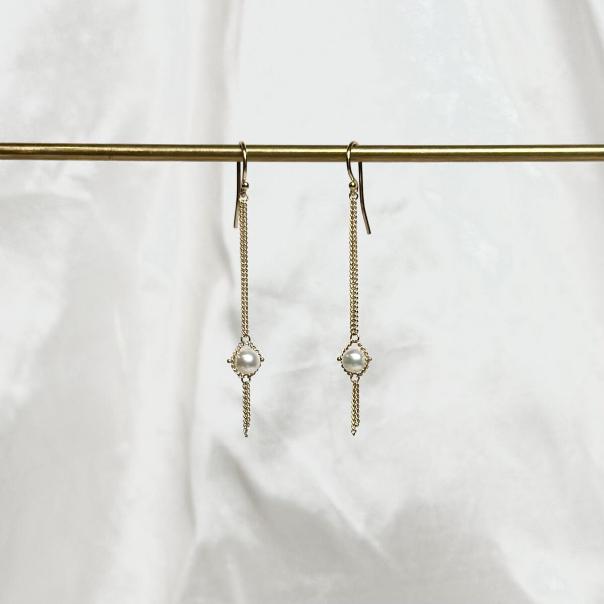 Single Freshwater Pearl Gold Drop Earring