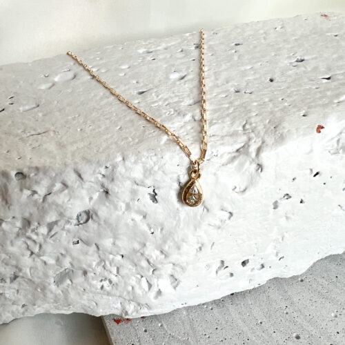 Yellow gold and White Topaz Pendant Necklace