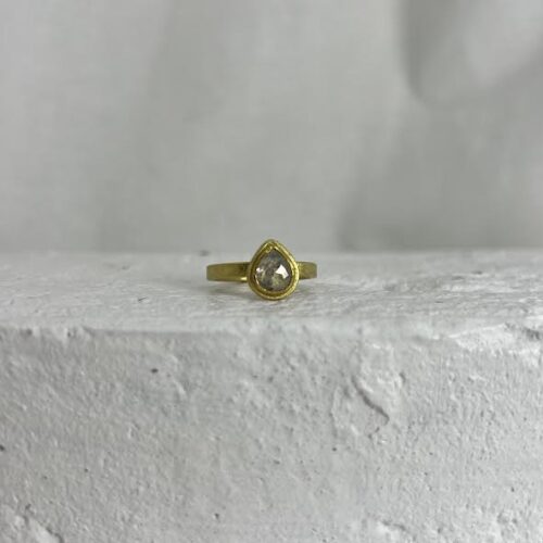 18 karat Yellow Gold and Gray Diamond Ring