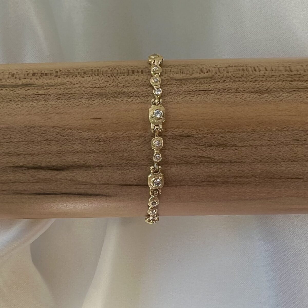 18 karat Yellow Gold and Diamond Bracelet