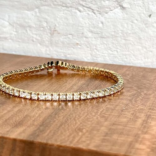 18 karat Yellow Gold and Diamond Line Bracelet, 5.06 CT