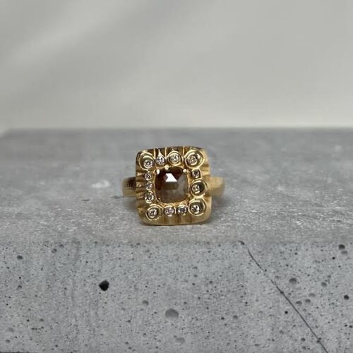 Diamond and 18 karat Yellow Gold Ring