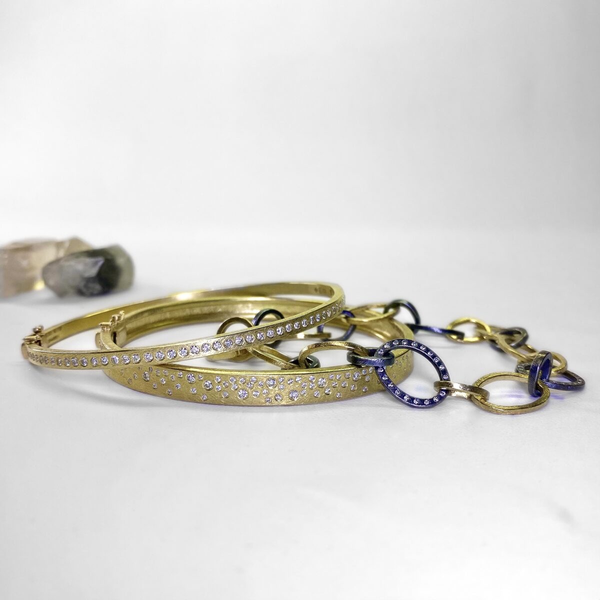 18 karat Yellow Gold and Diamond Hinge Bracelet