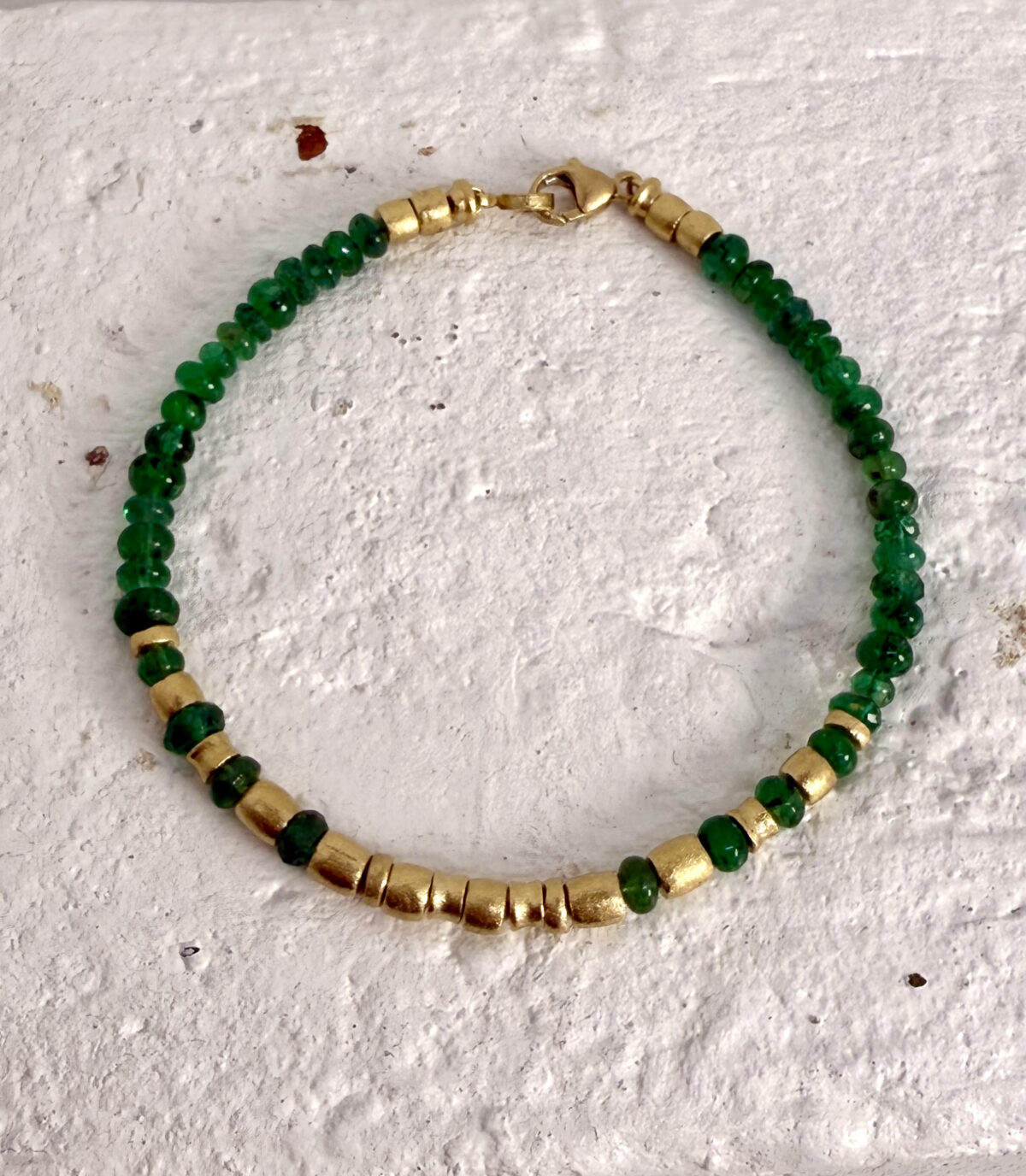 Emerald and 18 karat Yellow Gold Beaded Bracelet