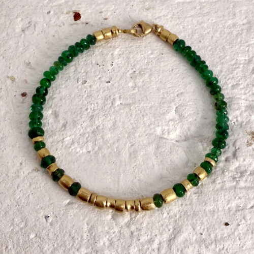 Emerald and 18 karat Yellow Gold Beaded Bracelet