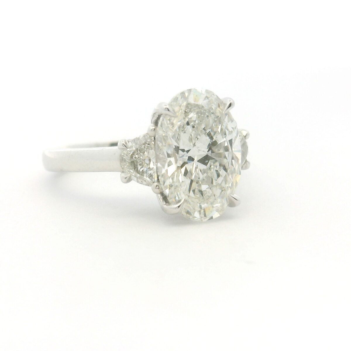 White gold and 3.01 CT Diamond Ring