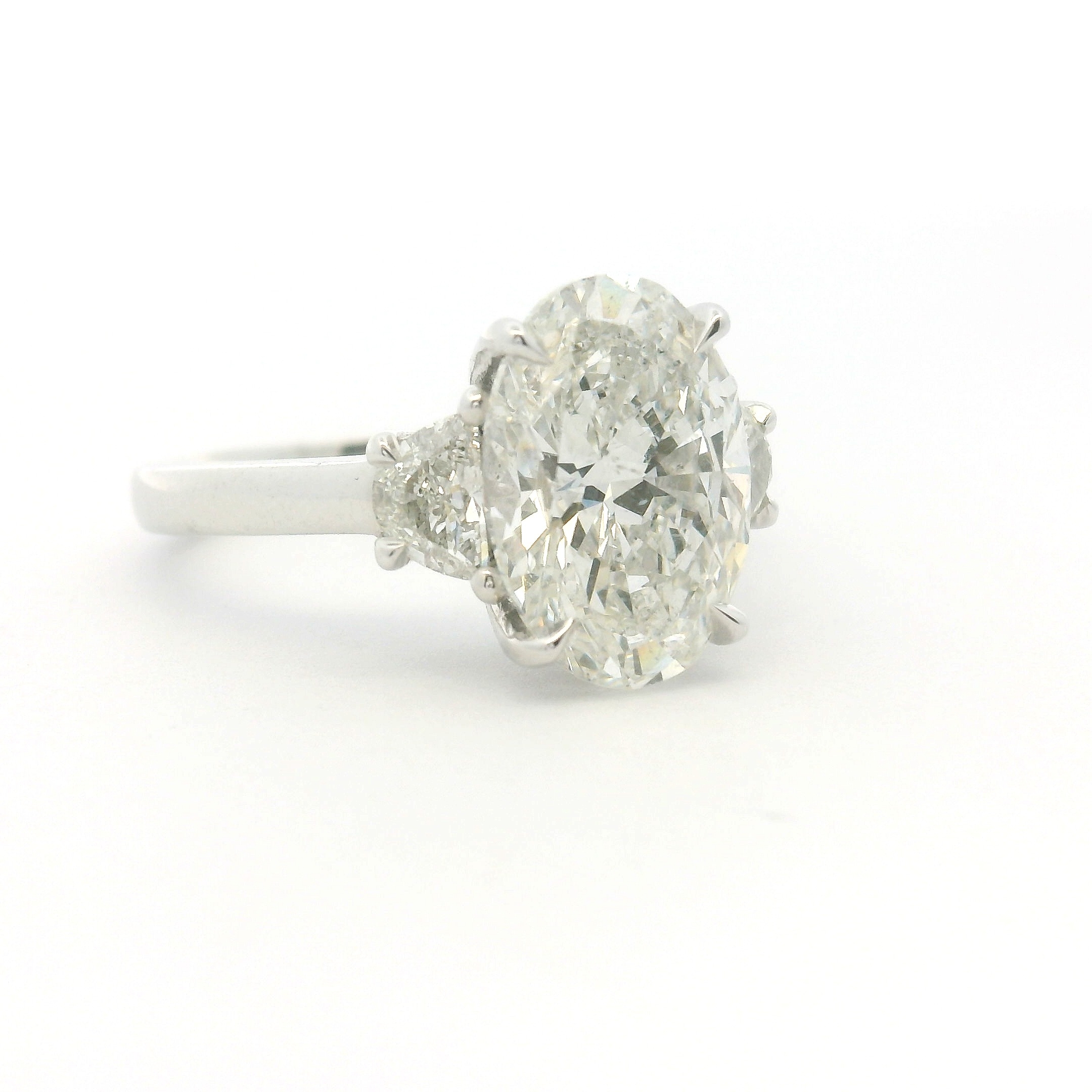 White gold and 3.01 CT Diamond Ring