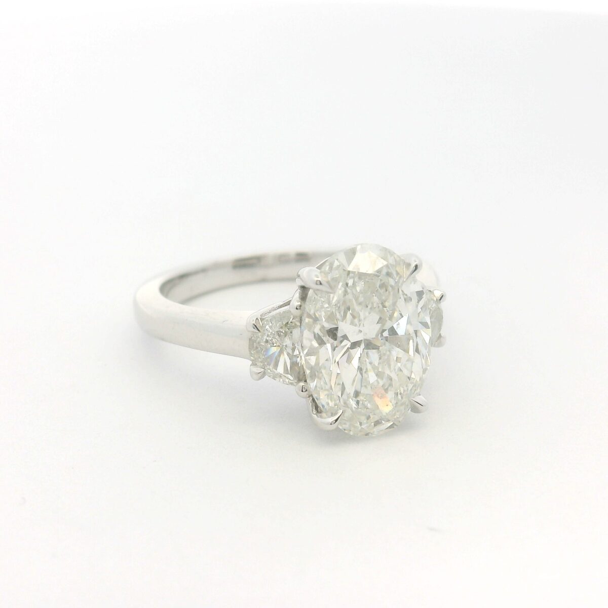 White gold and 3.01 CT Diamond Ring
