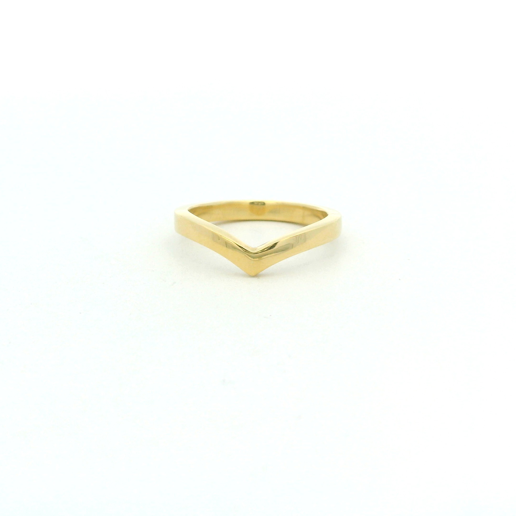 18 karat Yellow Gold Polished V Band