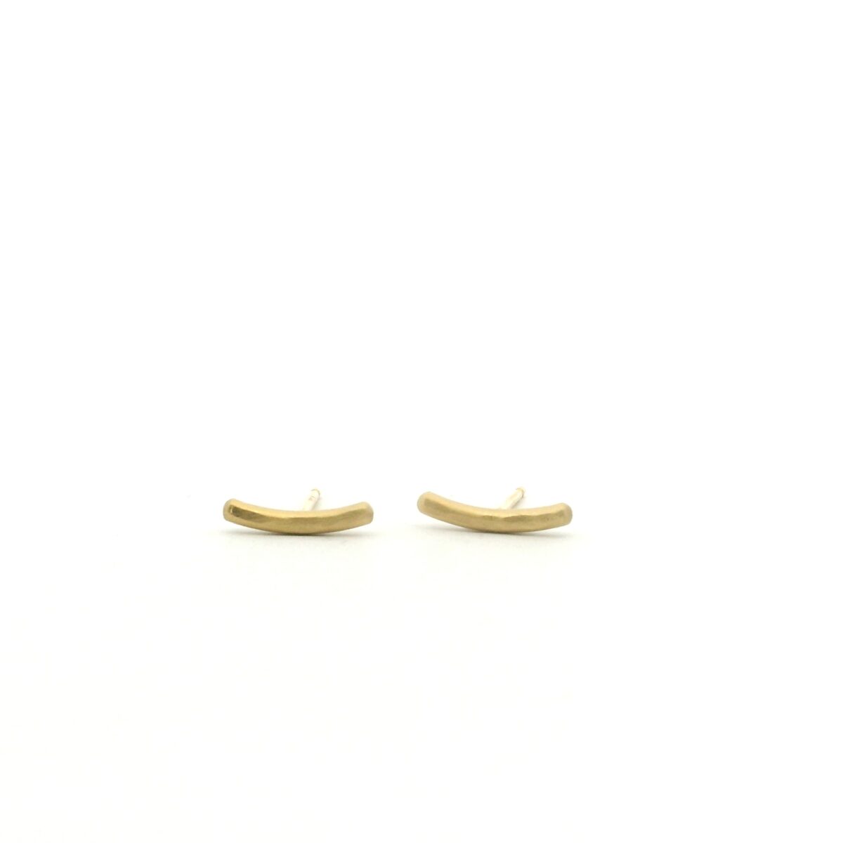 18 karat Yellow Gold Curved Bar Earrings
