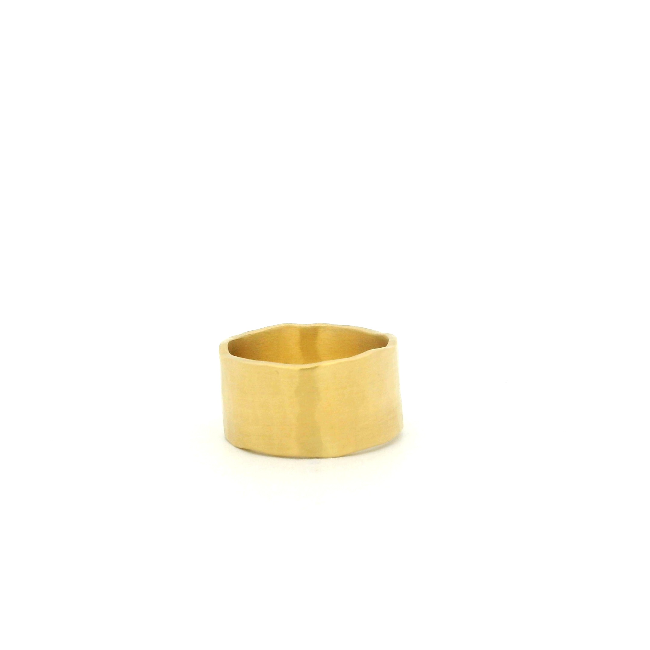 18 karat Yellow Gold Hammered Wide Band, 10mm