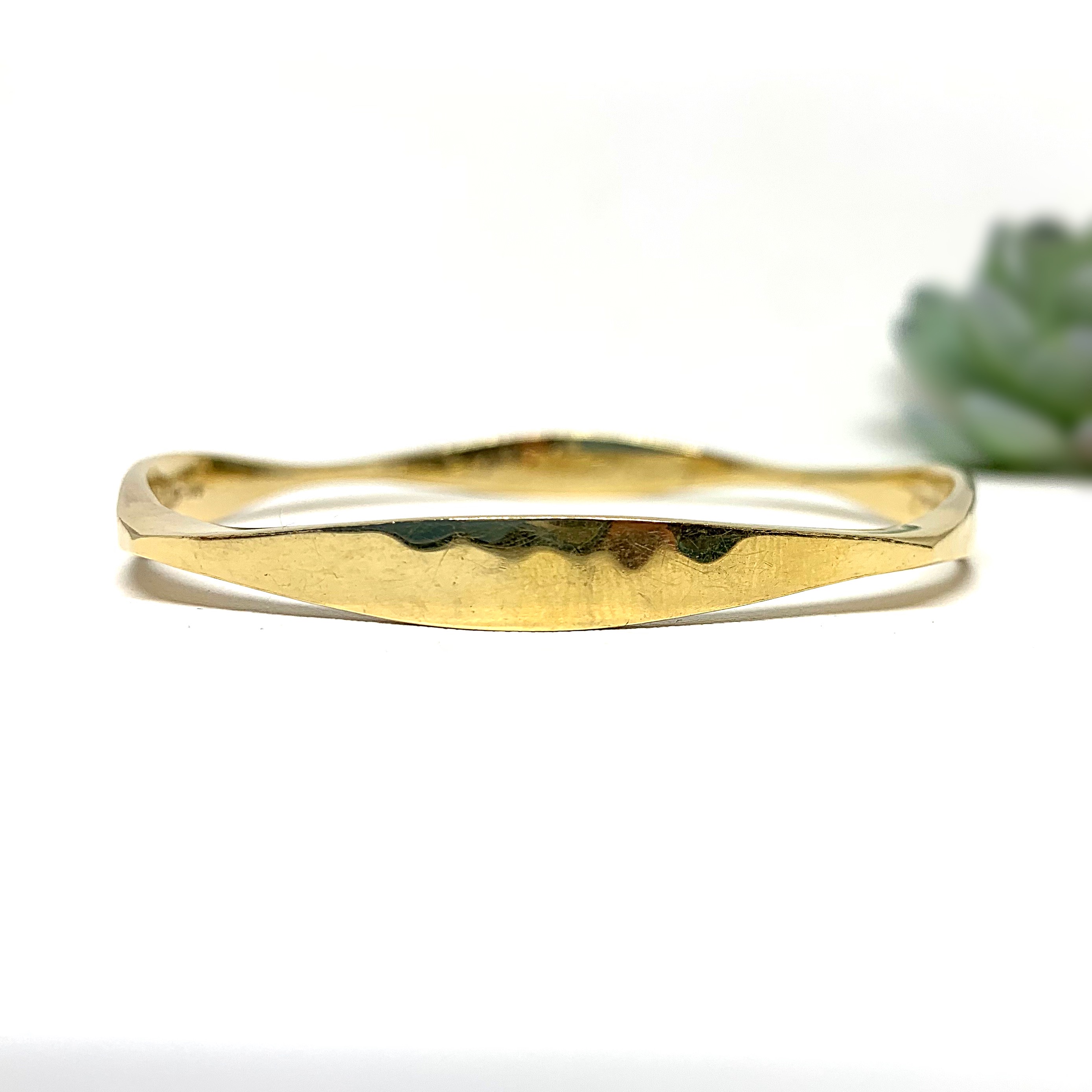 18 karat Yellow Gold Four Sided Bangle