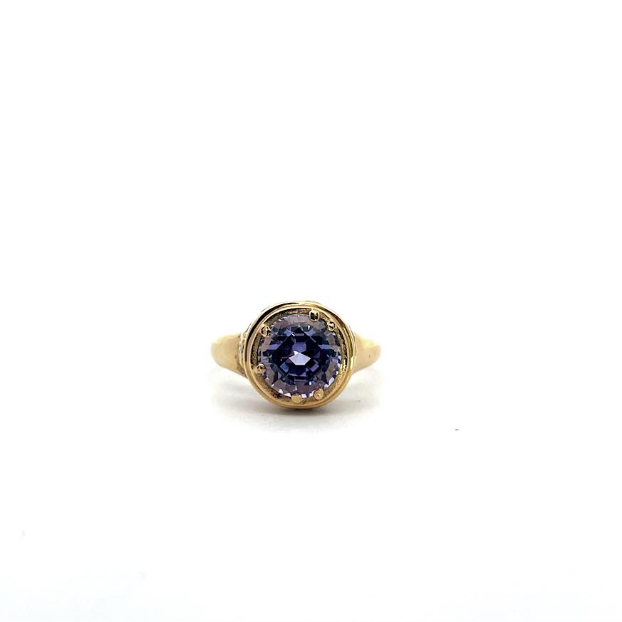 18 karat Yellow Gold and Purple Spinel Ring