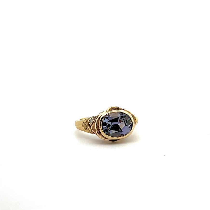 18 karat Yellow Gold and Spinel Ring