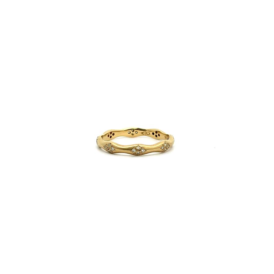 Wavy Band in Yellow Gold