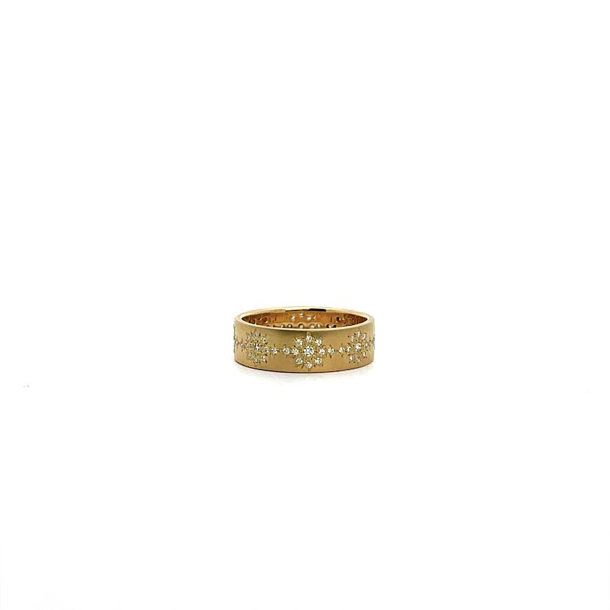 18 karat Yellow and Diamond Shimmer Band